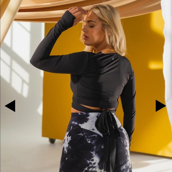 BALANCE ATHLETICA | Dancer Wrap Top - Midnight - Picture 4 of 4